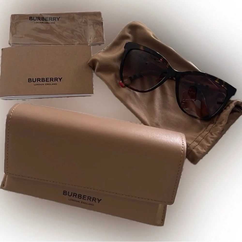 Burberry Sunglasses NWOT - Picture 6 of 16